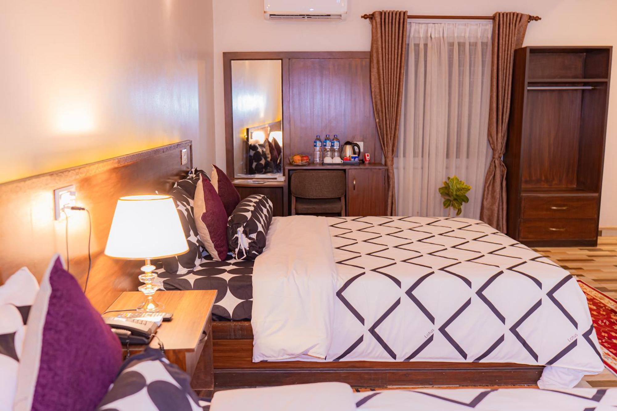 Busy Bee Resort, Покхара Екстер'єр фото