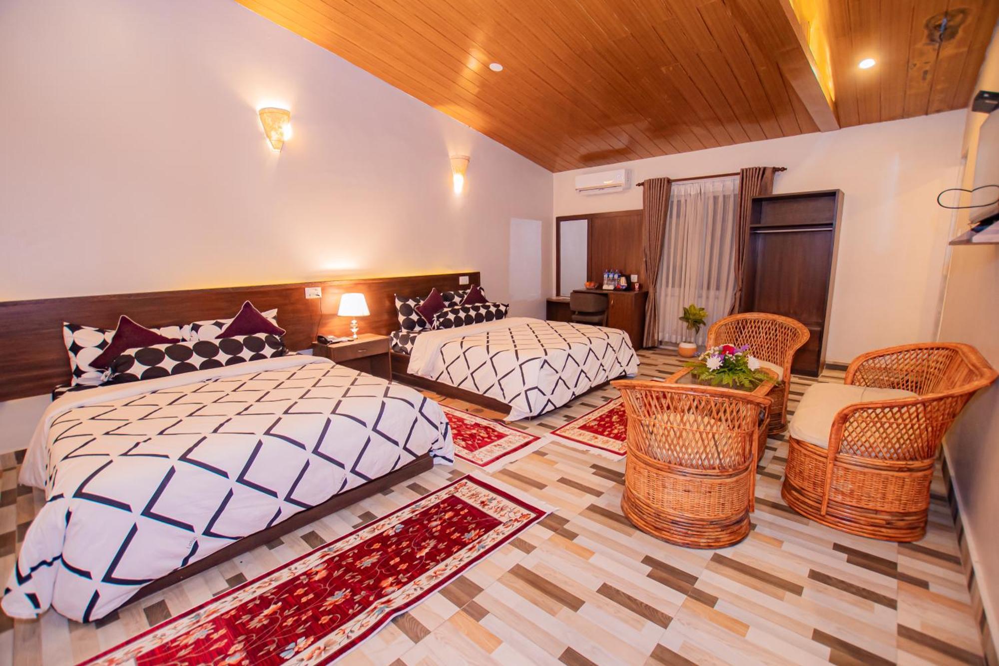 Busy Bee Resort, Покхара Екстер'єр фото