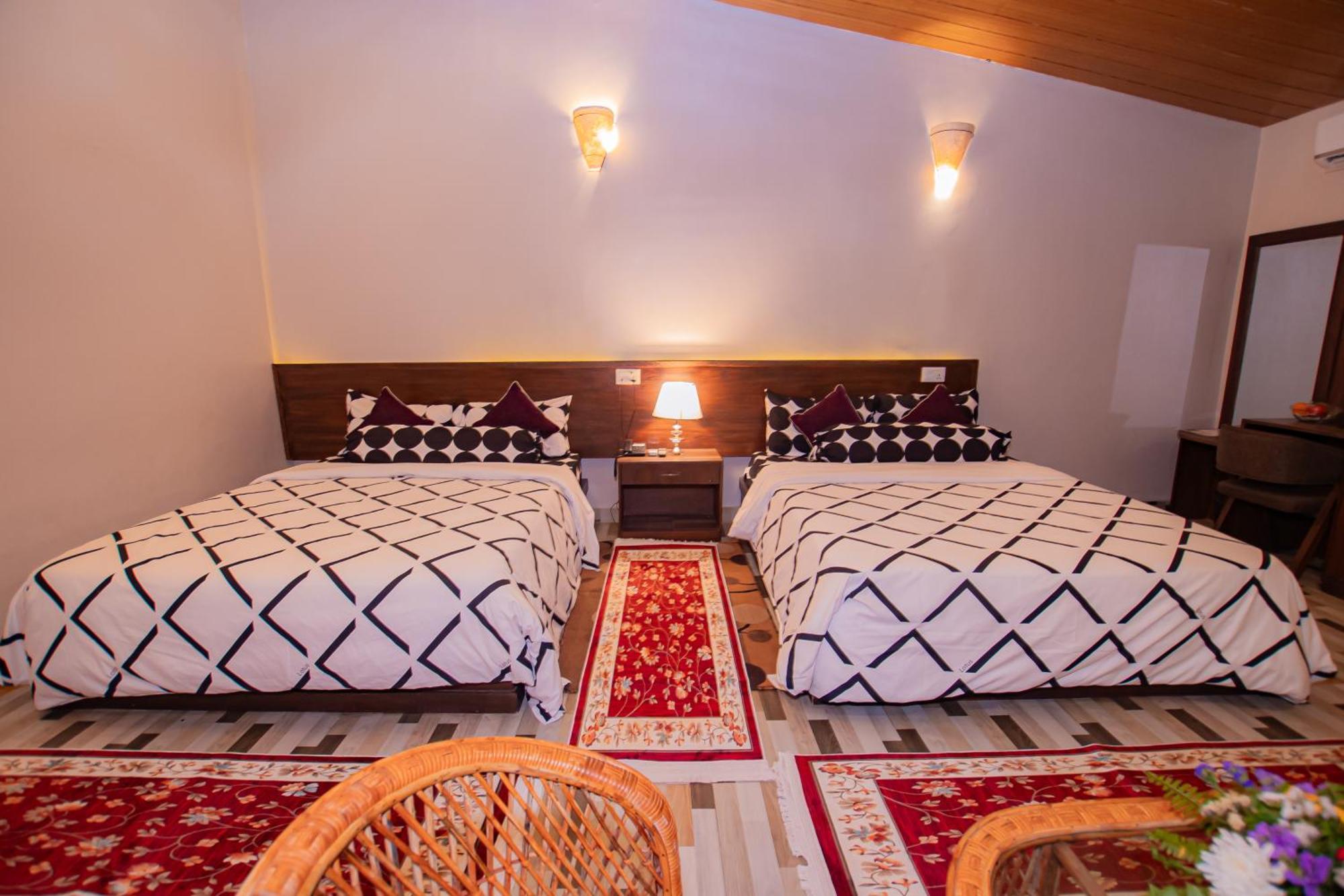 Busy Bee Resort, Покхара Екстер'єр фото