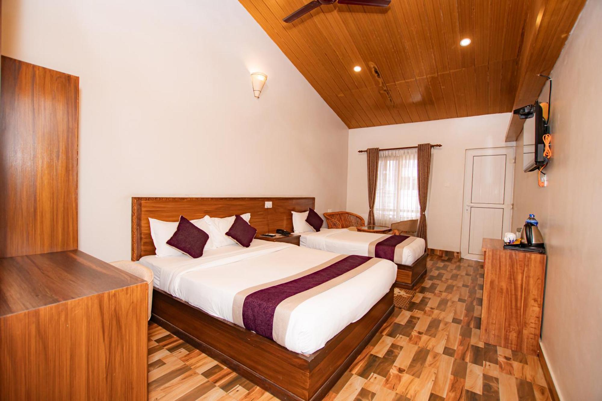 Busy Bee Resort, Покхара Екстер'єр фото