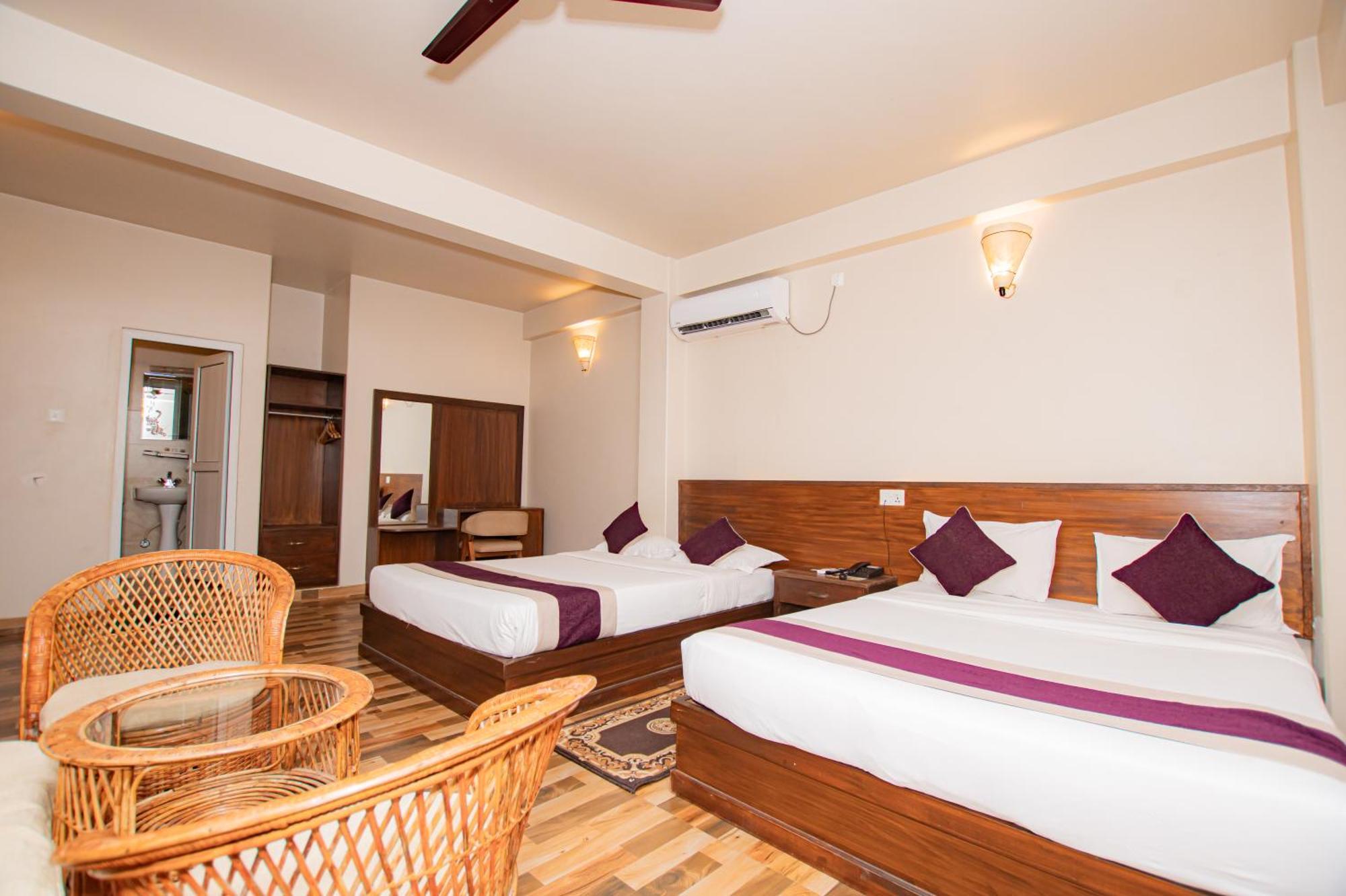 Busy Bee Resort, Покхара Екстер'єр фото