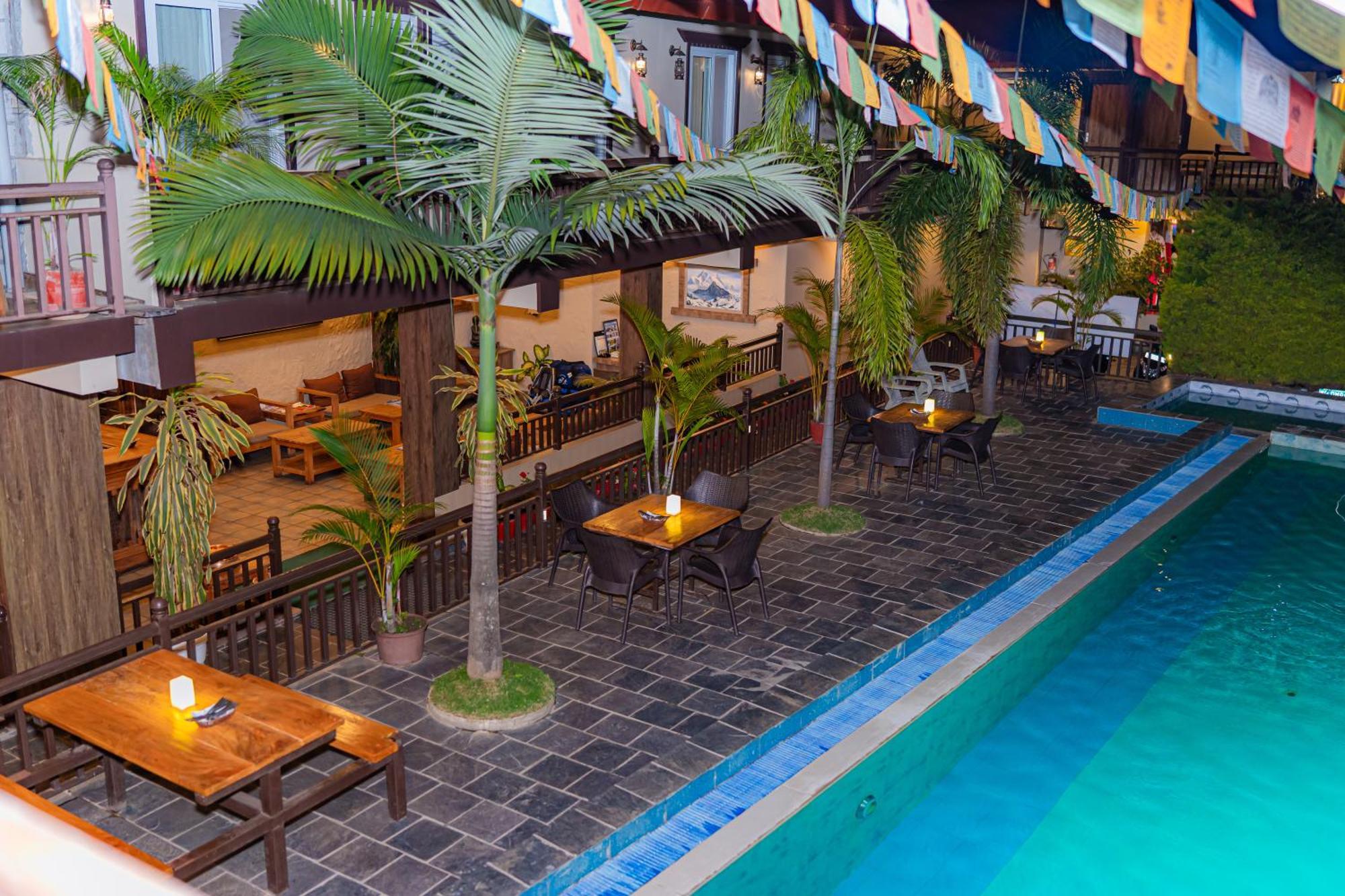 Busy Bee Resort, Покхара Екстер'єр фото