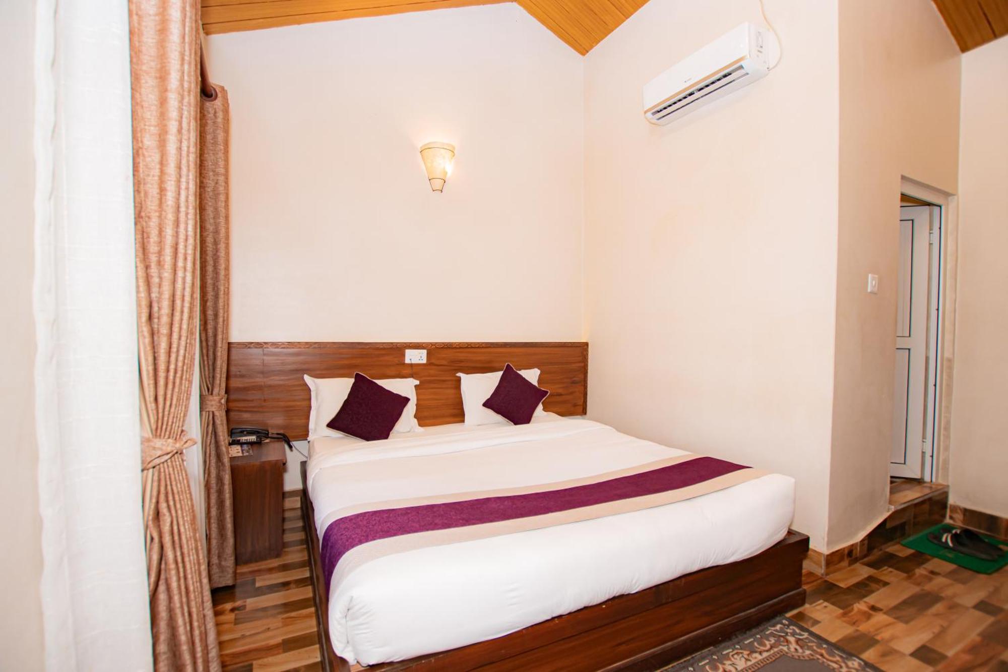 Busy Bee Resort, Покхара Екстер'єр фото
