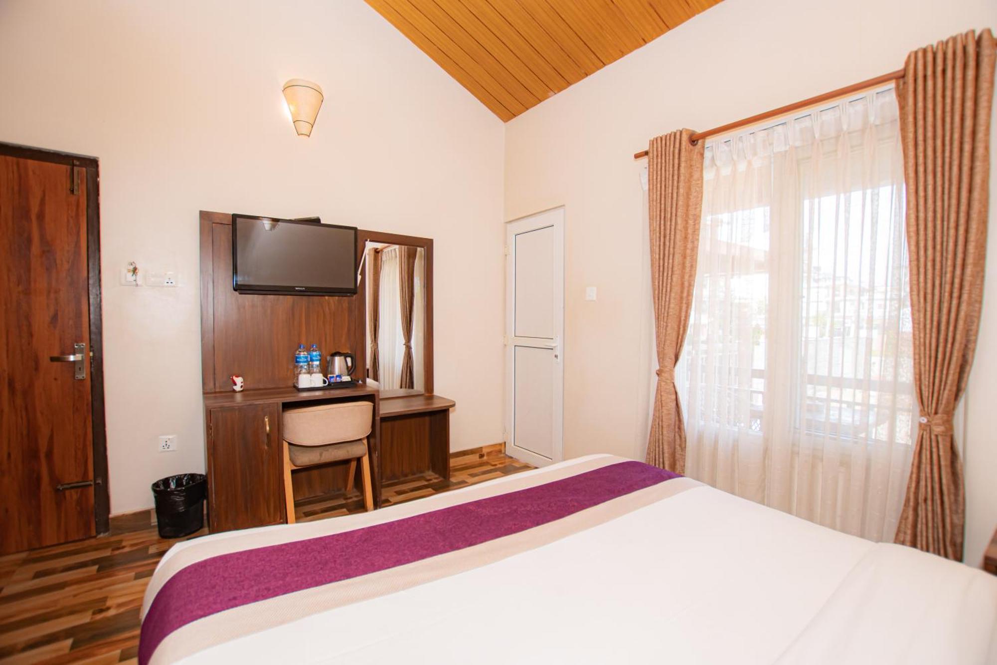 Busy Bee Resort, Покхара Екстер'єр фото