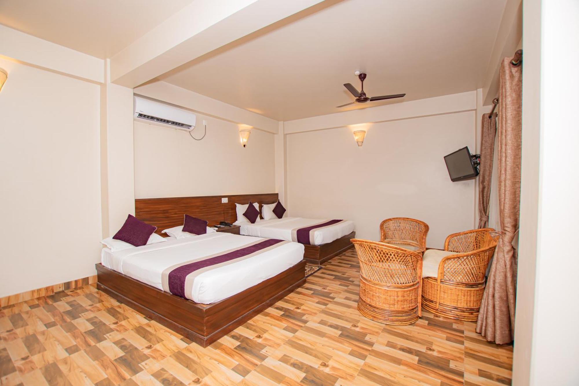 Busy Bee Resort, Покхара Екстер'єр фото